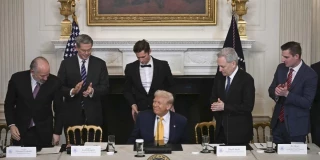 Alt-¿Trump acaba de indultar… a una empresa? [EN]