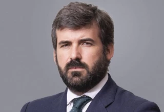 Alt-El PP "esconde" que enchufó a los suyos en Red Eléctrica mientras critica al PSOE por la gestión del apagón