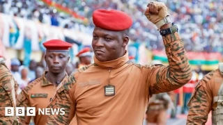 Alt-Por qué el líder de la junta de Burkina Faso ha conquistado corazones y mentes de todo el mundo (EN)