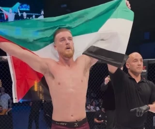 Alt-El luchador irlandés de artes marciales mixtas, Paddy McCorry, apalizó y derrotó al soldado sionista Shawky Faraj al grito "Free Palestine" [Noticia]