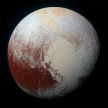 Alt-Hoy hace diez años que la sonda New Horizons sobrevoló Plutón para descubrirnos un ex-planeta lleno de complejidad