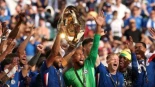Alt-¿Usaron IA? Chelsea 'borra' a Donald Trump de la foto de su festejo del Mundial de Clubes