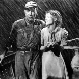 Alt-Retratos antiguos de Humphrey Bogart y Katharine Hepburn durante el rodaje de 'La reina de África' (1951)