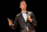 Alt-Charlie Kirk dice que la muerte por arma de fuego "desafortunadamente" vale la pena por mantener la segunda enmienda [ENG] [Hemeroteca]