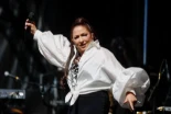 Alt-Gloria Estefan le sale rana a Ayuso y elogia a los inmigrantes de todas las culturas