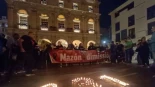 Alt-Decenas de personas se congregan a las puertas del Palau de la Generalitat al grito de "Mazón a prisión"