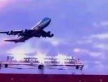 Alt-Donald Trump hizo un peligroso sobrevuelo con el Air Force One, llegó tarde a un partido de la NFL y fue abucheado