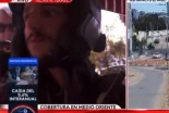 Alt-El periodista Nelson Castro fue increpado mientras cubría las consecuencias de un ataque en Tel Aviv