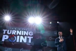 Alt-El vicepresidente JD Vance fue recibido por miles de asientos vacíos en un evento de Turning Point USA donde todas las entradas eran gratuitas [ENG]