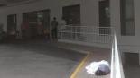 Alt-Una joven de 24 años permanece dos horas y media tirada a las puertas de Urgencias del Hospital de Sant Joan de Alicante tras un brote psicótico