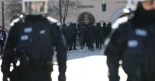 Alt-Vídeo de la agresión a una manifestante antifascista (patada en la cabeza) en Finlandia el 1 de mayo (Eng)