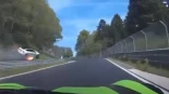 Alt-Caos en Nürburgring: un Tesla sale volando, la batería arde y todo se complica de golpe