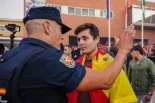 Alt-La Policía impide la entrada de Vito Quiles y Bertrand Ndongo en el Congreso para participar en una jornada de Vox