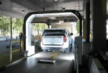 Alt-Fue a devolver el coche de alquiler y un túnel con IA le cobró 400 dólares al instante: una llanta tenía un roce de 2 cm