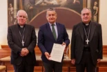 Alt-Andalucía: La sanidad pública se refuerza... ¡con 117 capellanes!