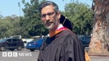 Alt-Decenas de personas abandonan la sala mientras el jefe de Google, Pichai, se dirige a los graduados de Stanford