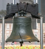 Alt-La Campana de la Libertad se rajó en el primer tañido