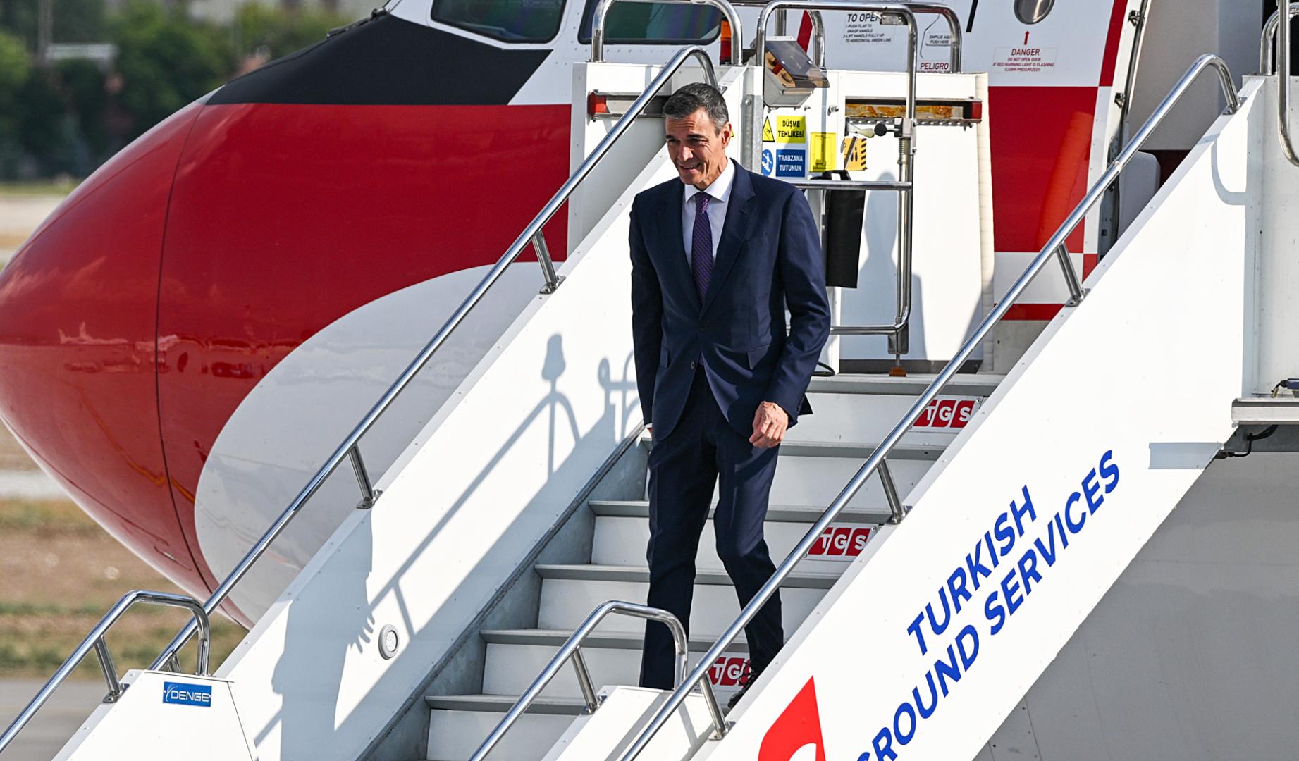 Sánchez responde a Rajoy: "Que gane el mejor y que pierda el racismo"