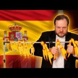 Alt-Vinheteiro interpreta el himno de España con pollos de goma