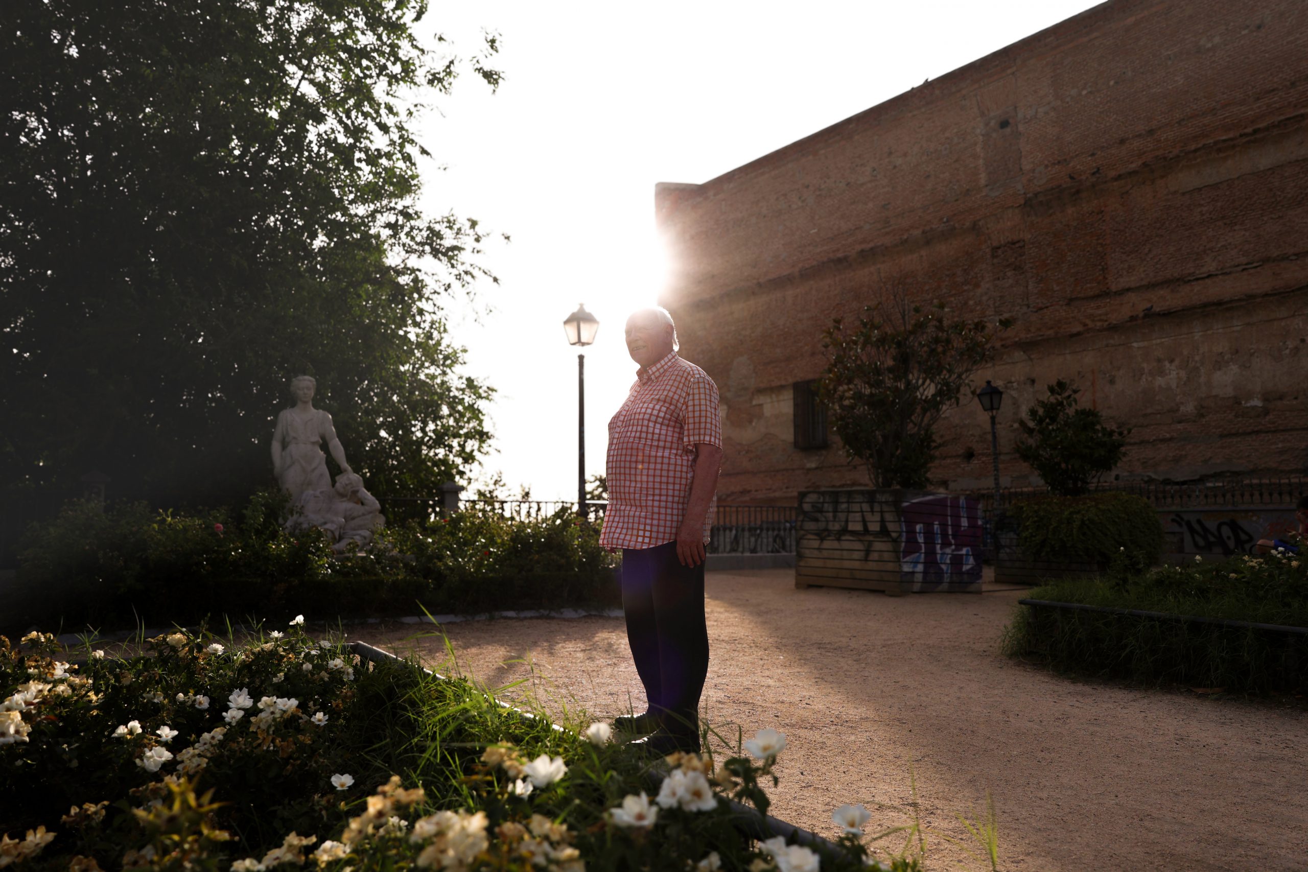 Alt-Cómo Alejandro, de 81 años, ganó la batalla a quedarse en su casa en Madrid