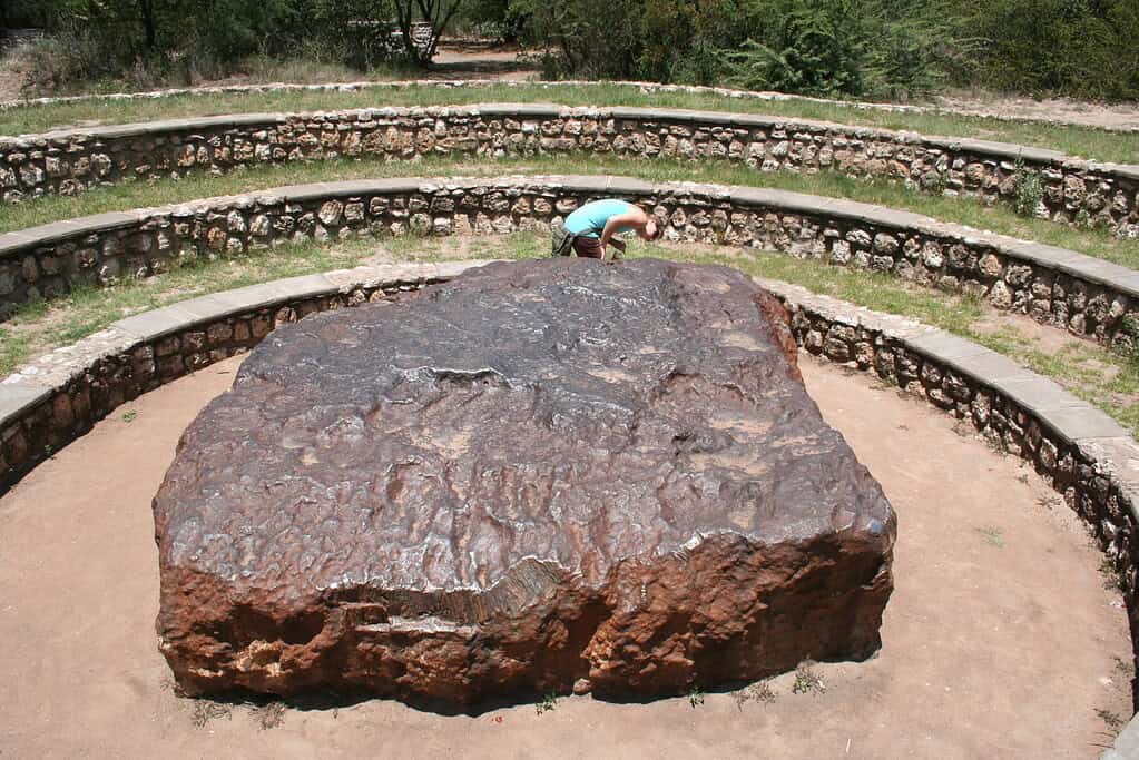 El meteorito Hoba: el mayor intacto de la Tierra y su cráter ausente