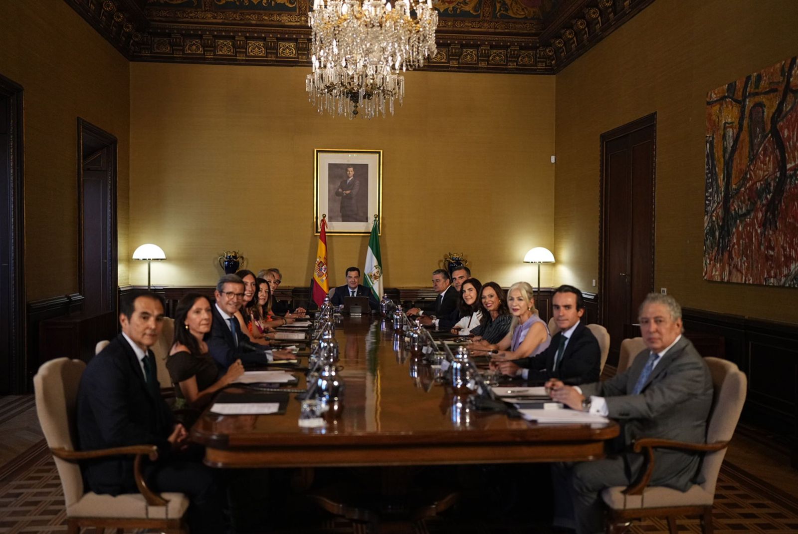 El Gobierno andaluz suma 13 altos cargos tras el pacto con Vox
