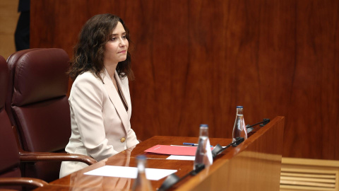 Ayuso intenta enterrar el escándalo del ático de lujo con tres versiones