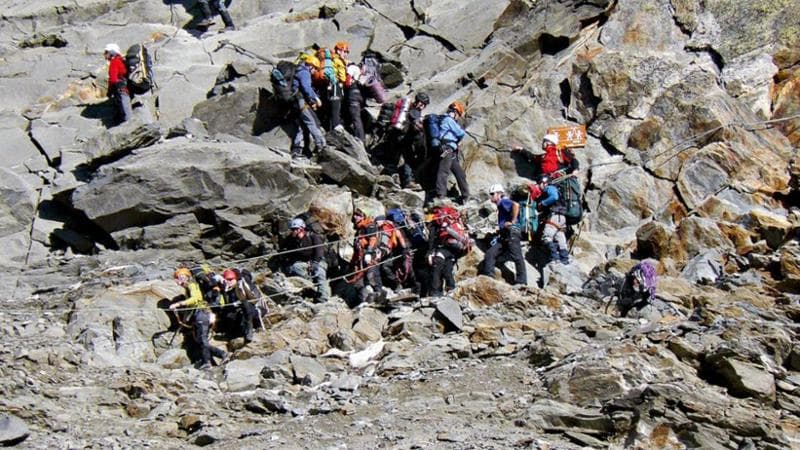 Mont Blanc: 32 escaladores atrapados, el alcalde niega el helicóptero