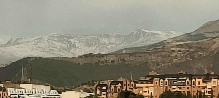 Una tormenta veraniega tiñe de blanco Sierra Nevada