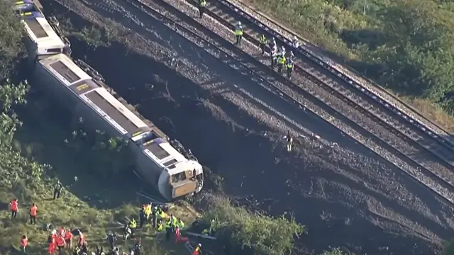 Descarrila un tren de pasajeros en el sur de Inglaterra: 11 heridos