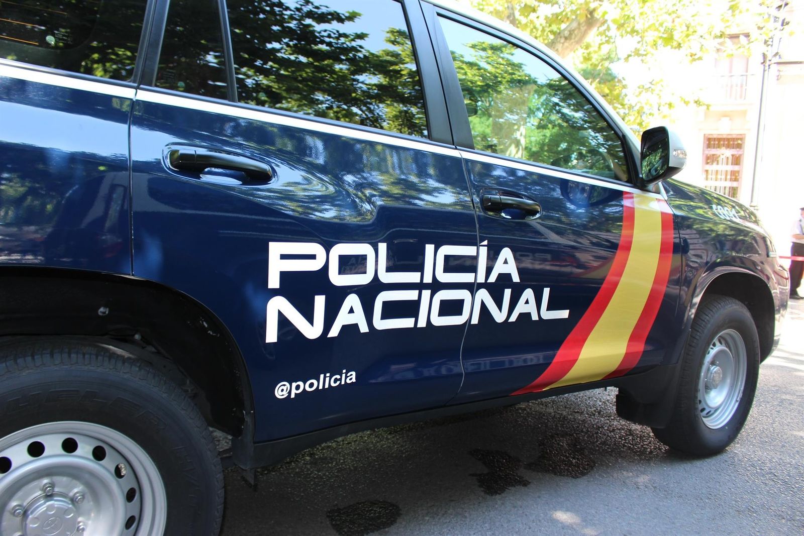 Alt-Detenidos los padres de un bebé encerrado en un coche en Sevilla