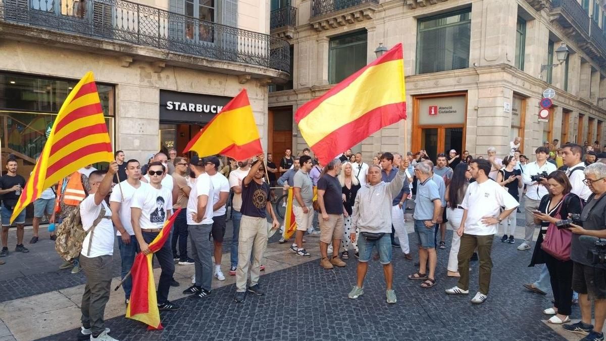La concentración ultra de Save Europe Act pincha en Barcelona con escasa asistencia