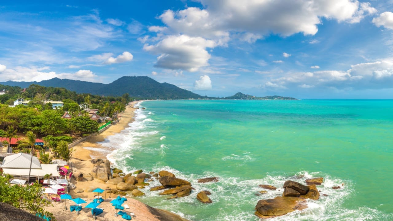 Alt-Tailandia emite órdenes de detención contra 20 israelíes en redada en Koh Samui
