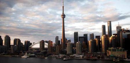 Canadá rompe negociación comercial con EE.UU. por ataque al francés