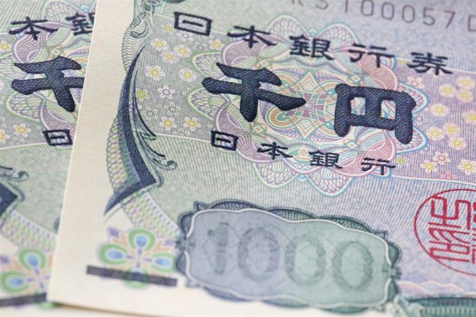 Japón gasta récord de 82.930 millones en agosto para defender el yen