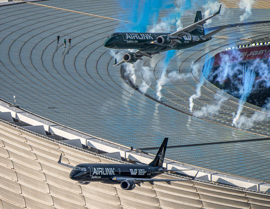 Sobrevuelo de Embraer de Airlink a baja altura sobre estadio en Sudáfrica