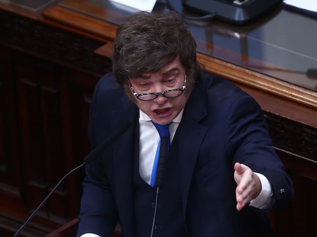 Milei fija el salario mínimo en Argentina en 219 euros, bajo la indigencia