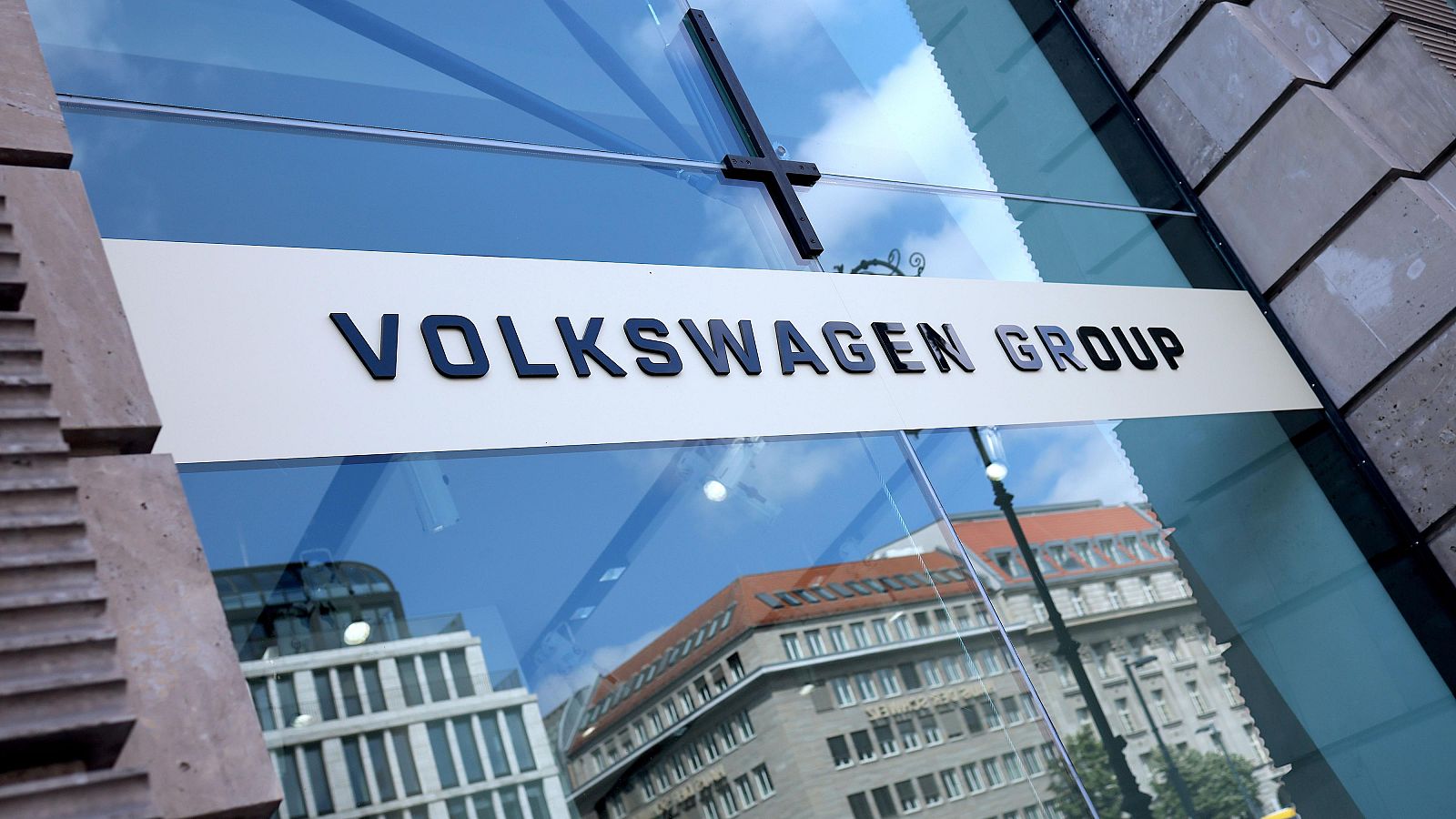 Volkswagen anuncia 50.000 despidos y recorte de modelos hasta 2030