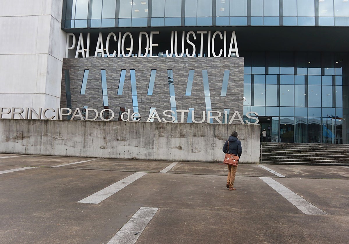 Absuelto en Gijón por llamar «mujer con pirula» a una transexual