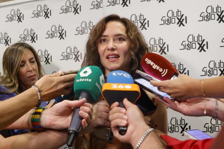 Ayuso compara su vida con la de Sánchez por el ático de lujo