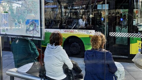Insultos racistas en un autobús de Vigo: la Fiscalía pide cárcel