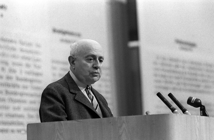 Adorno y el fascismo: la advertencia que ignoramos