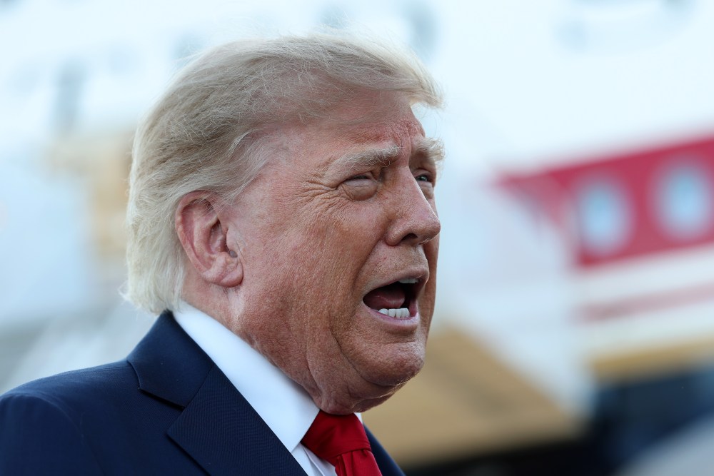Cadenas de TV suspenden cobertura de la Casa Blanca por veto a CNN