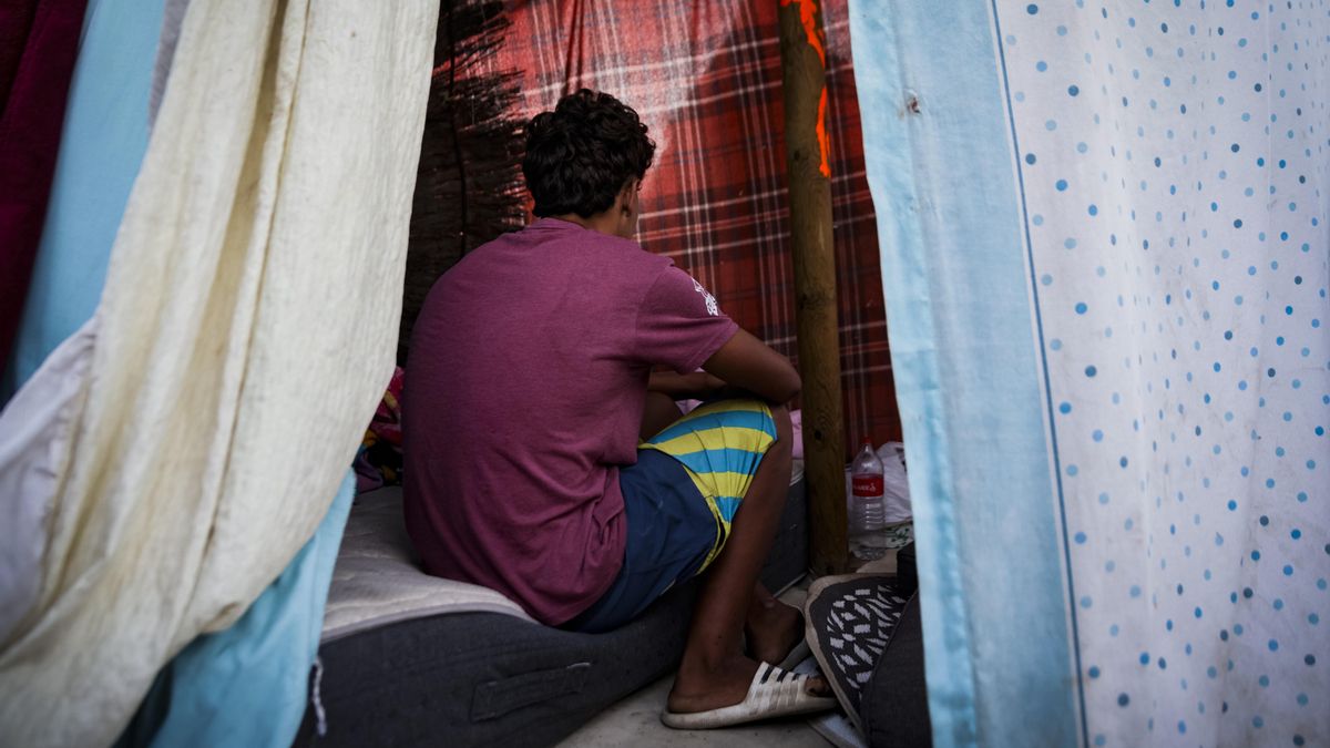 Militares rocían con gas pimienta a menores migrantes en Ceuta