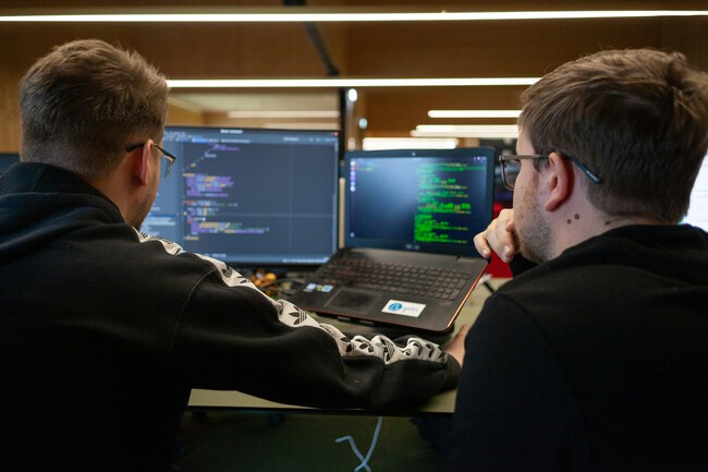 La IA no libera a los programadores: "Solo pulsamos Enter"
