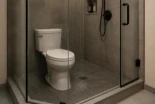 850 euros por un zulo de 14 m² con lavabo en la ducha en Barcelona