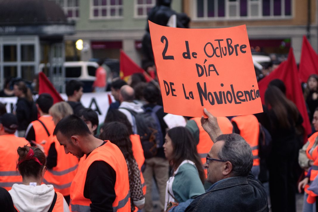Neonazis atacan la acampada por la vivienda en Oviedo