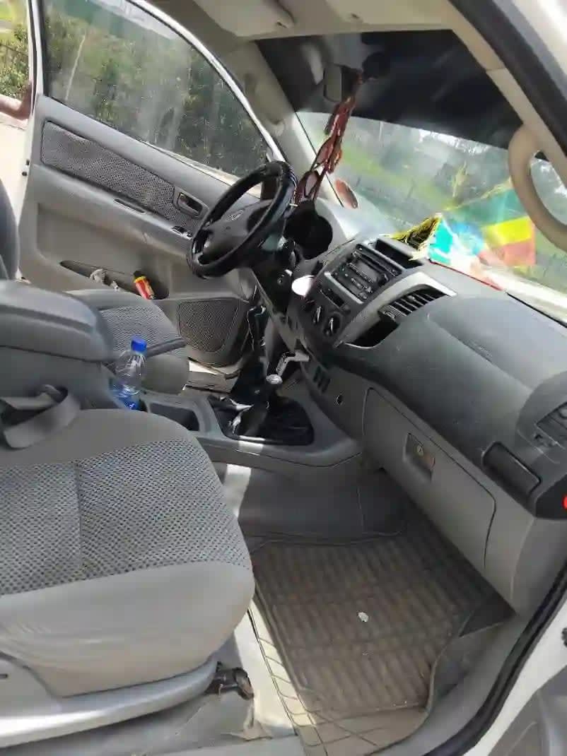2010 Toyota Hilux for sale in ADDIS ABABA, 4,500,000 Birr, photo 5