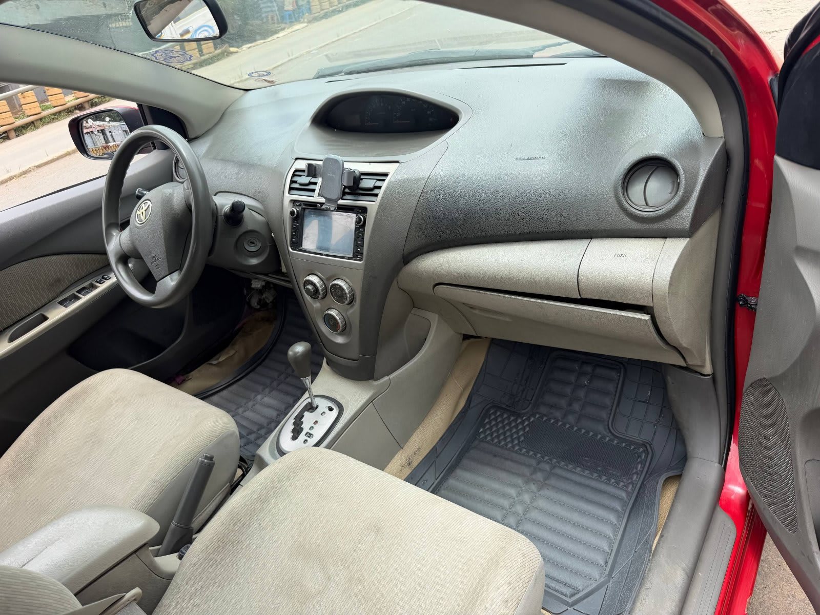 2010 Toyota Yaris belta for sale in Addis Ababa, 2,650,000 Birr, photo 6
