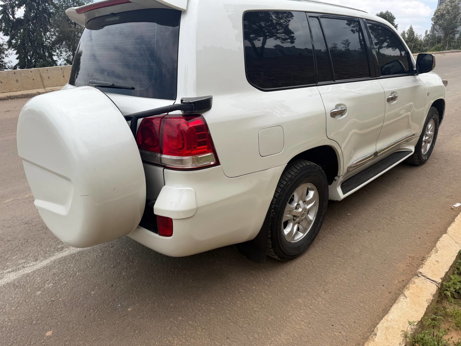 2009 Toyota LAND CRUISER. GXR for sale in Addis Ababa, 11,000,000 Birr, photo 4